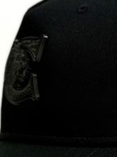 Load image into Gallery viewer, Choppers Black Badge Snapback 
